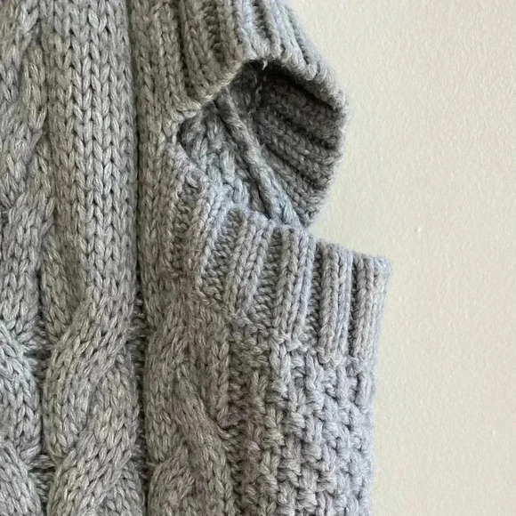 NORDSTROM Oversized Chunky Knit Faux Fur Collar Sweater, Sweater Cape, OS - Picture 7 of 12